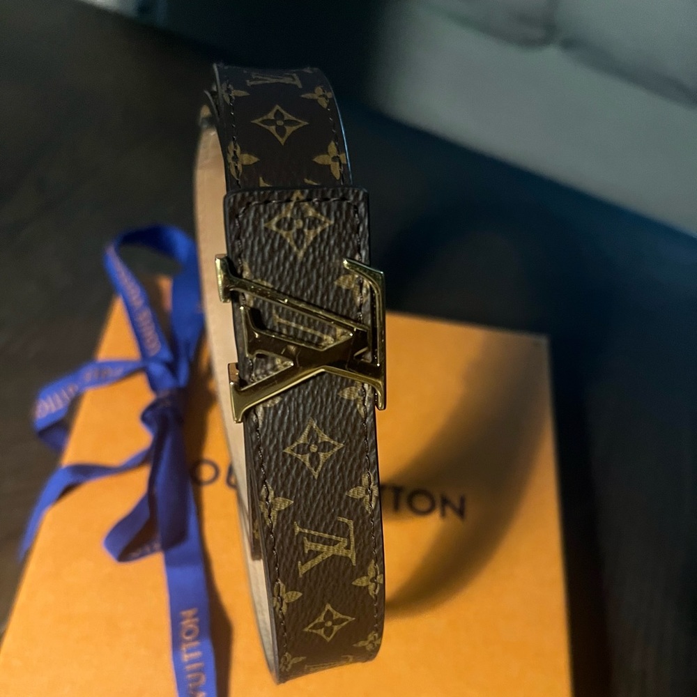 Excellent pre- owned Authentic louis Vuitton belt
